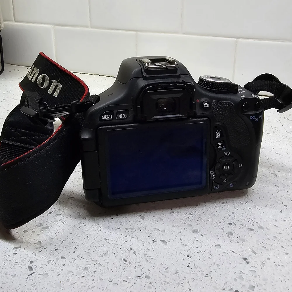 Canon EOS 600D|18.0 megapixel (DSLR)